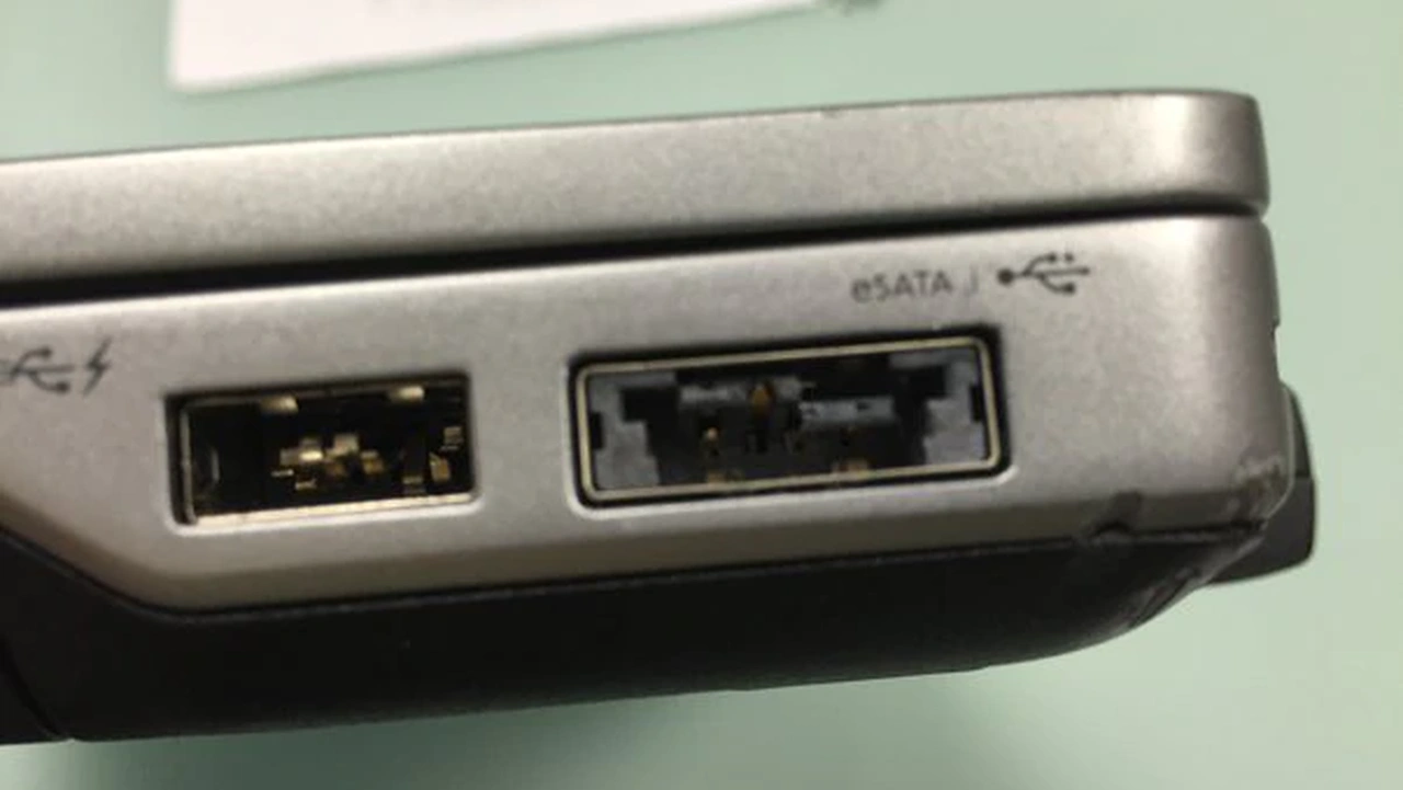 Wymiana lub naprawa portów USB w laptopie
